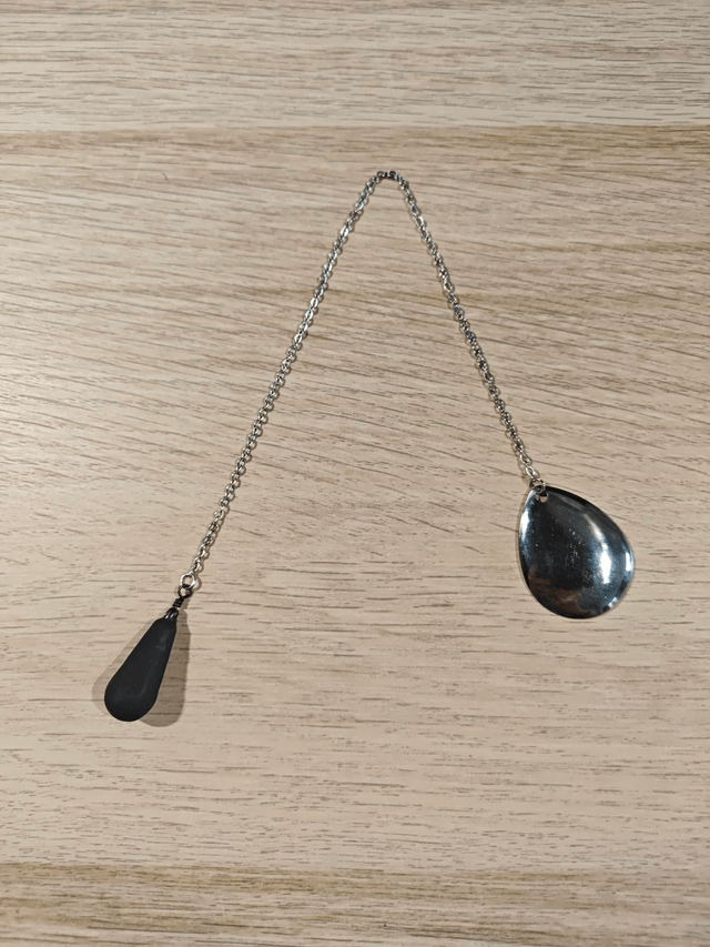 Pendule "goutte" - noir mat