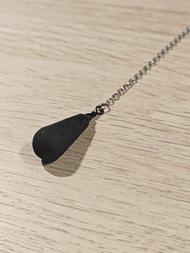 Pendule "goutte" - noir mat