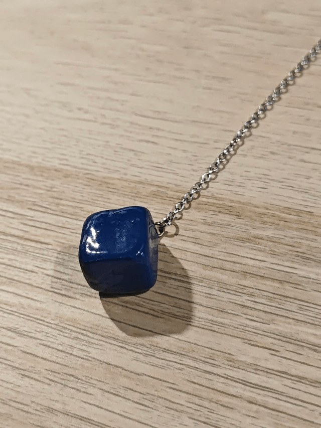 Pendule cube - bleu foncé 