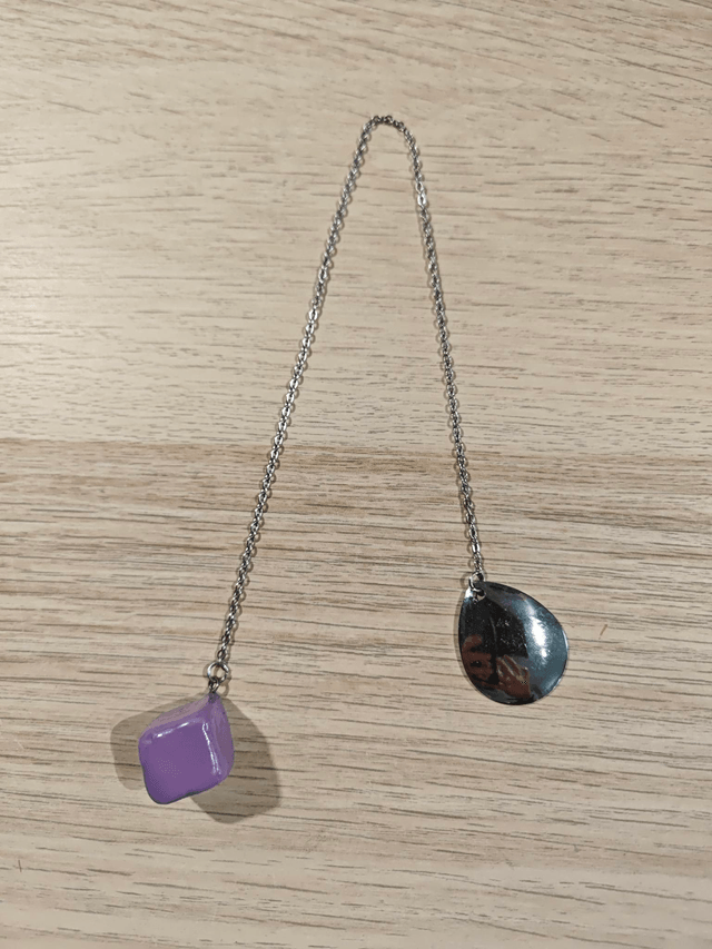 Pendule cube - violet 