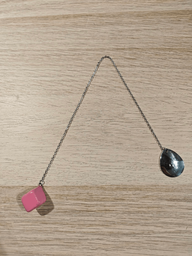 Pendule cube - rose