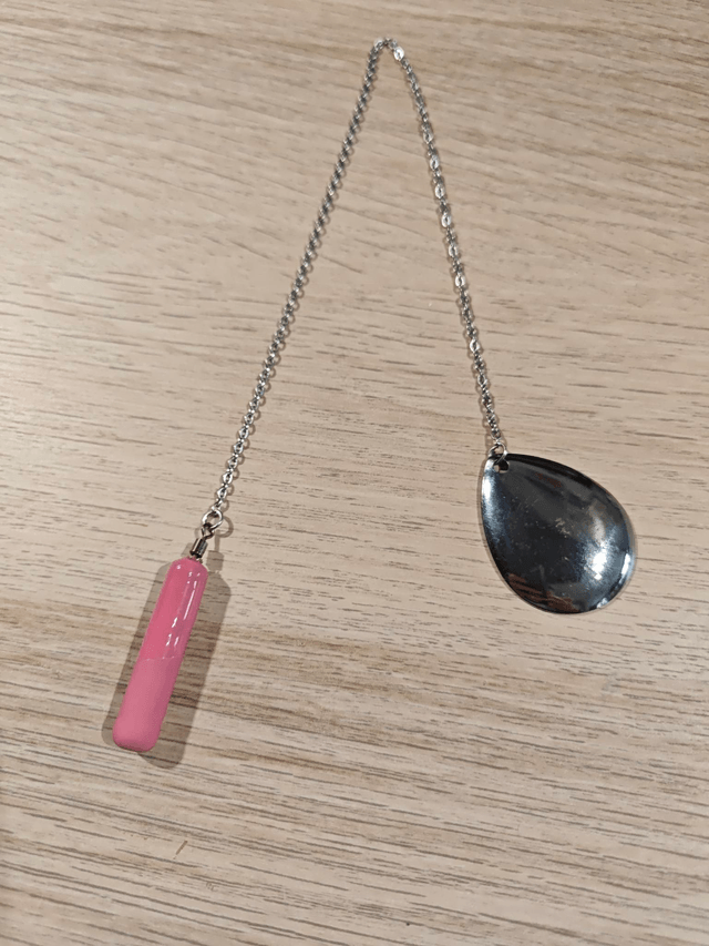 Pendule baton - rose brillant et mat