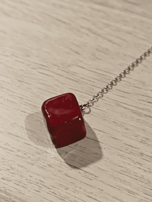 Pendule cube - rouge